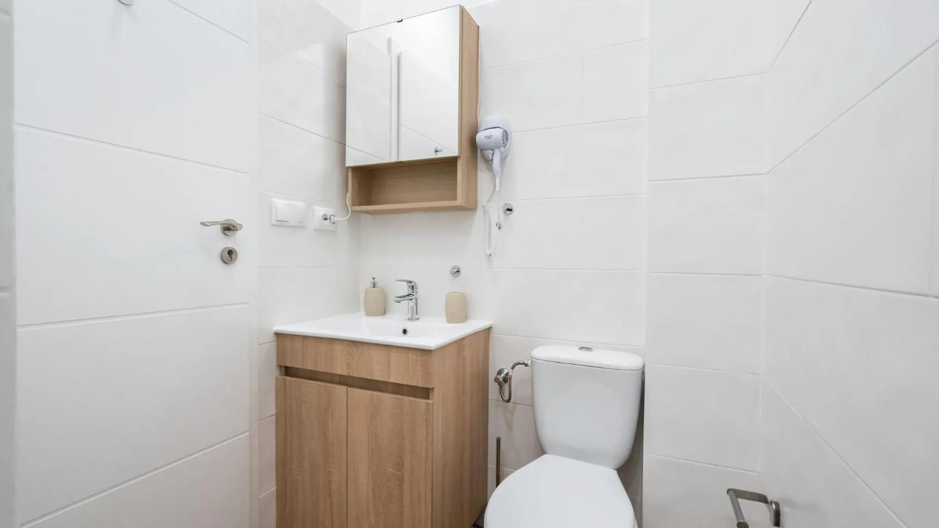 Urban Walls Apartments 5B Бухарест Румыния
