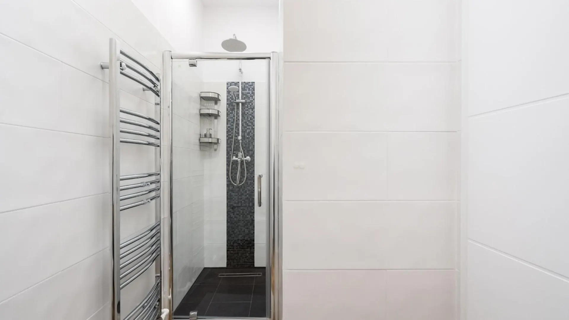 Urban Walls Apartments 5B Бухарест