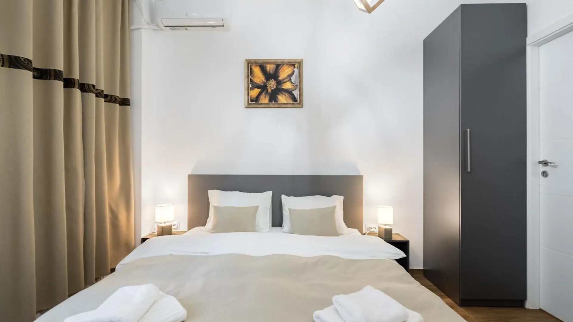 Urban Walls Apartments 5B Бухарест