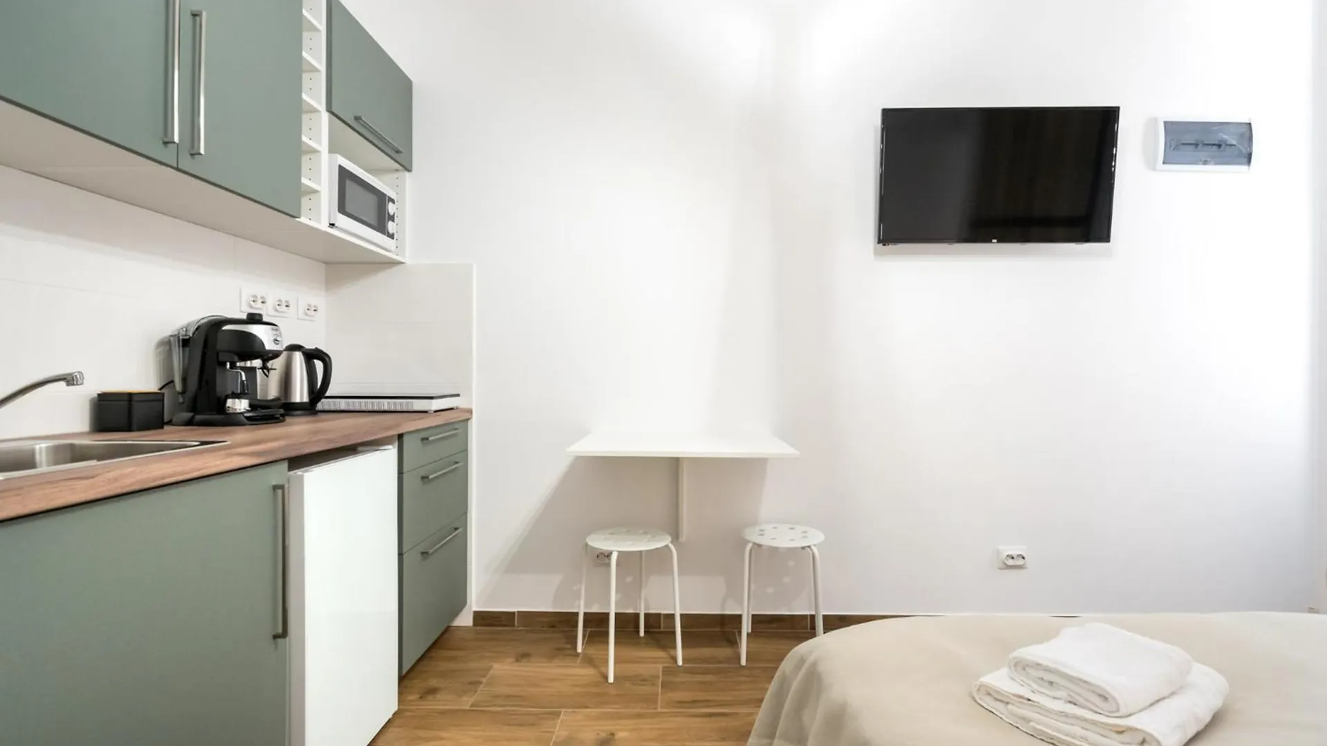 Urban Walls Apartments 5B Бухарест