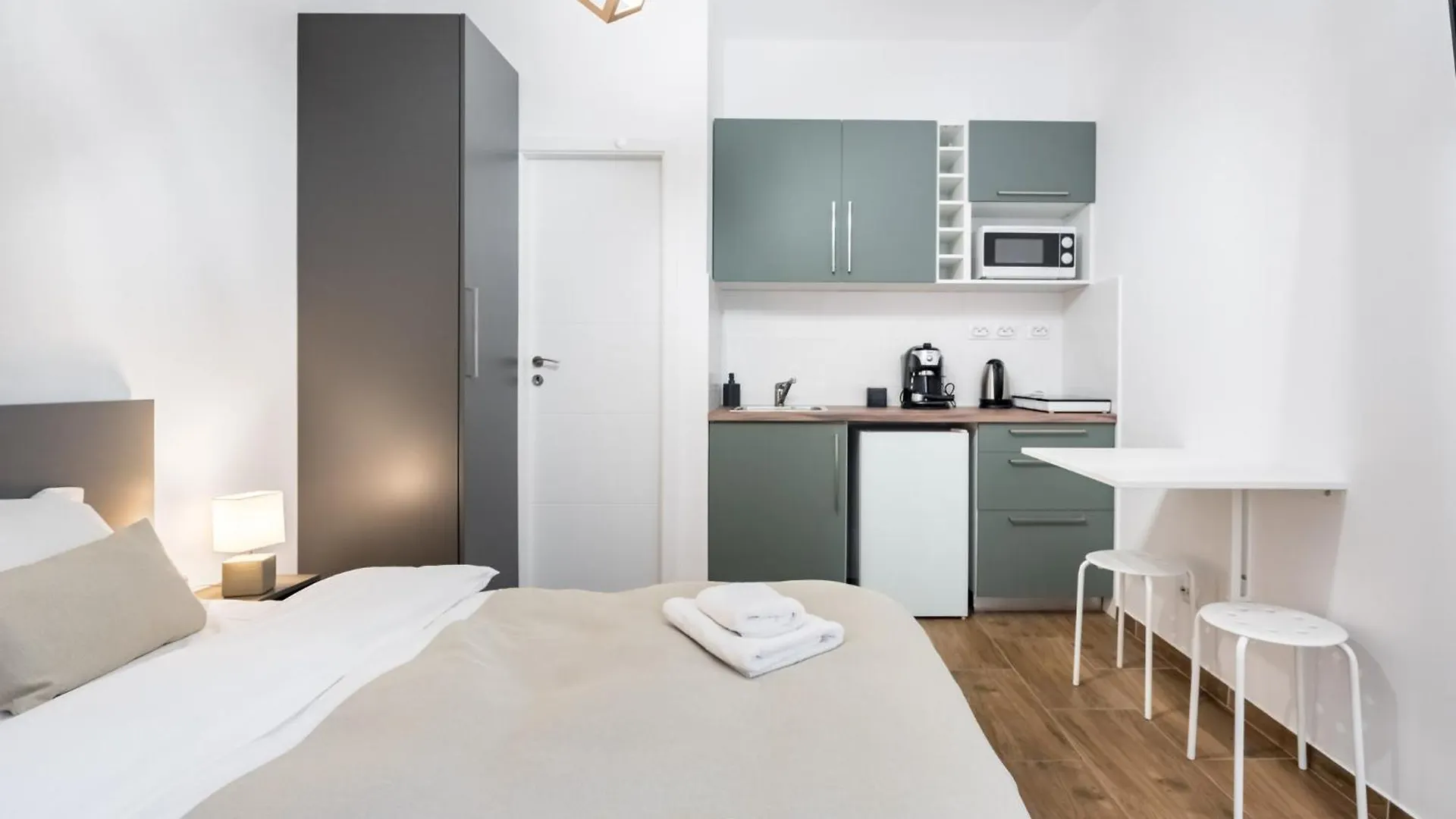 Urban Walls Apartments 5B Бухарест