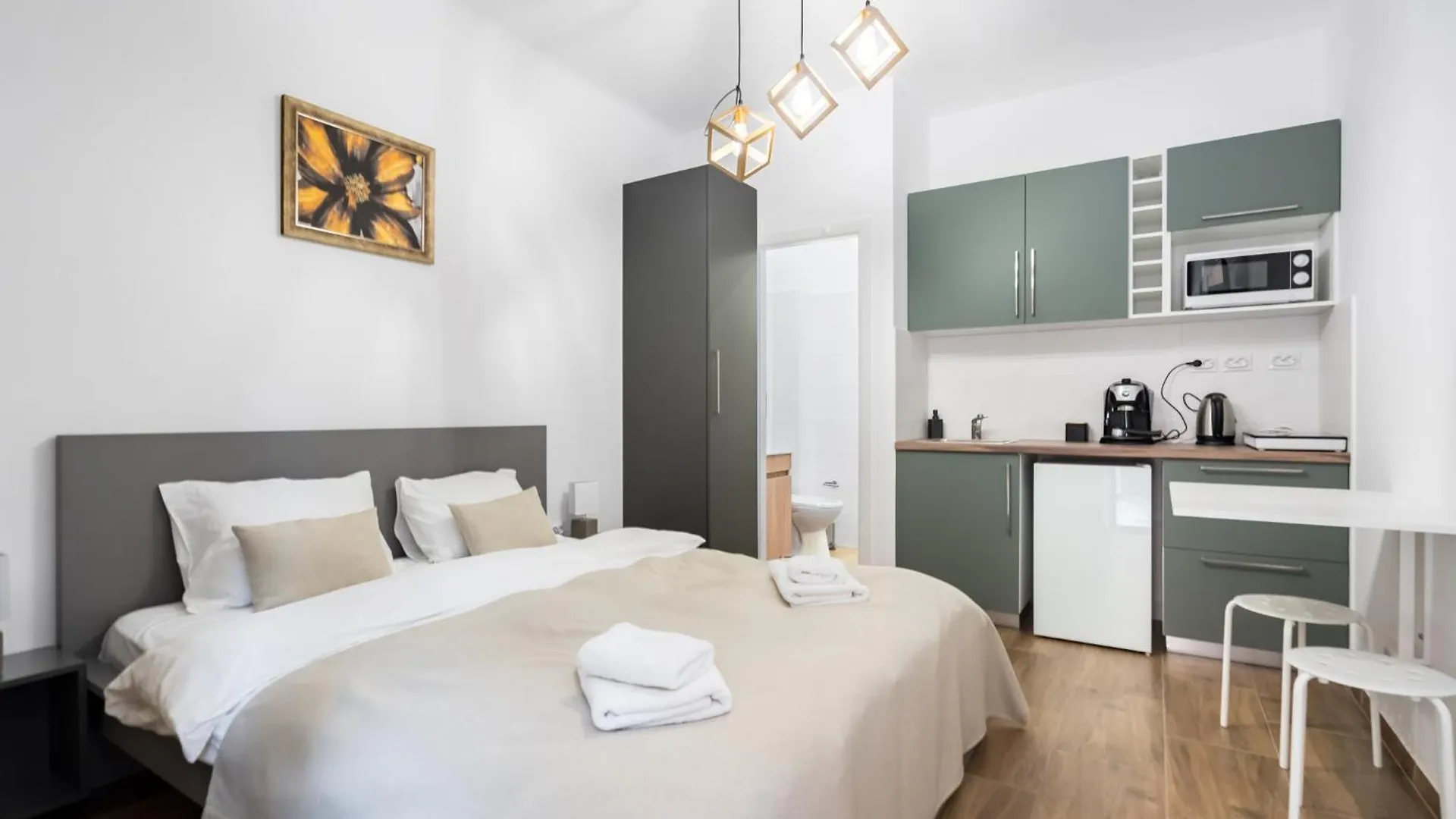 Urban Walls Apartments 5B Бухарест