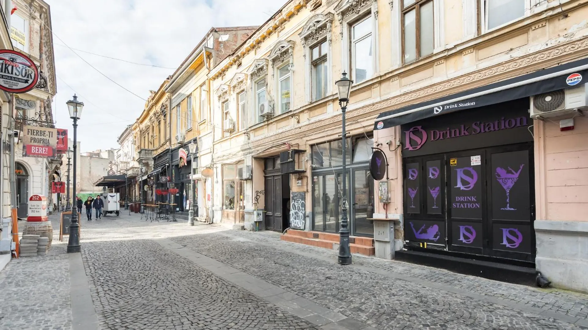 Urban Walls Apartments 5B Бухарест Румыния