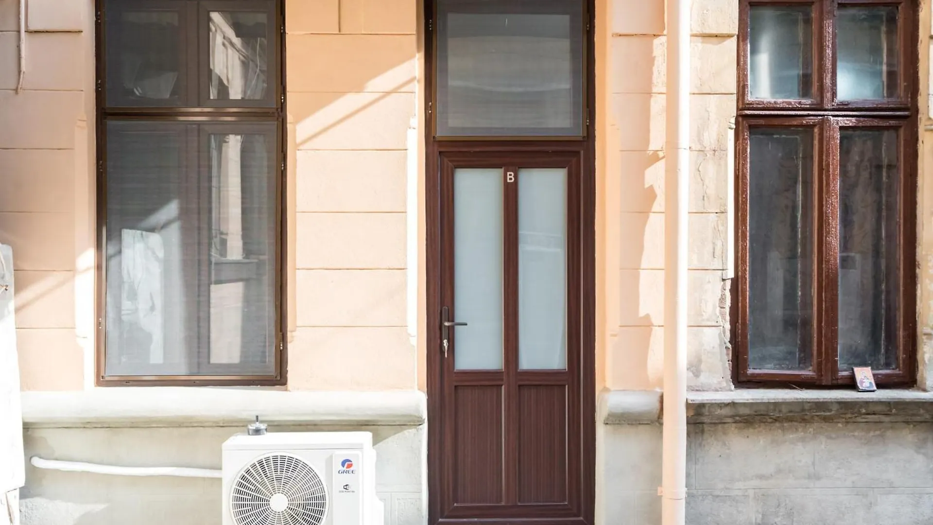 Urban Walls Apartments 5B Бухарест
